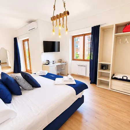Spacious And Charming Oasis In Center