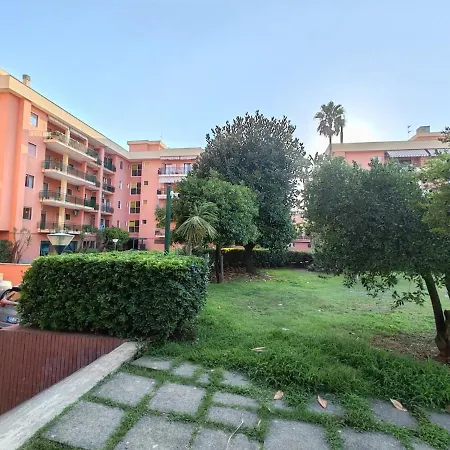 Spacious And Charming Oasis In Center Appartement Sorrente